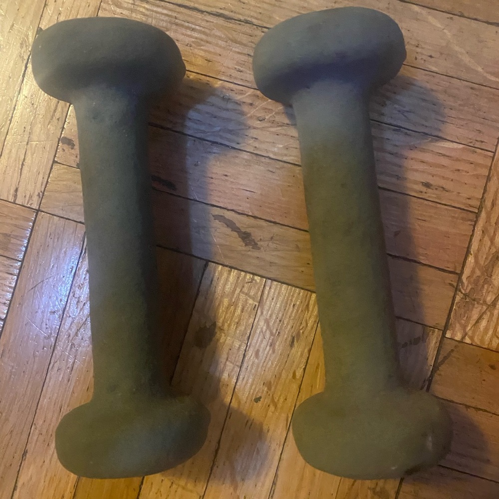 Vintage Barbie Purple hand weighs. 1b great for keeping in shape.